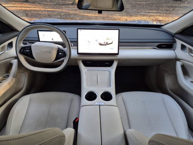 Interior del Forthing S7 Luxury: tablero y consola