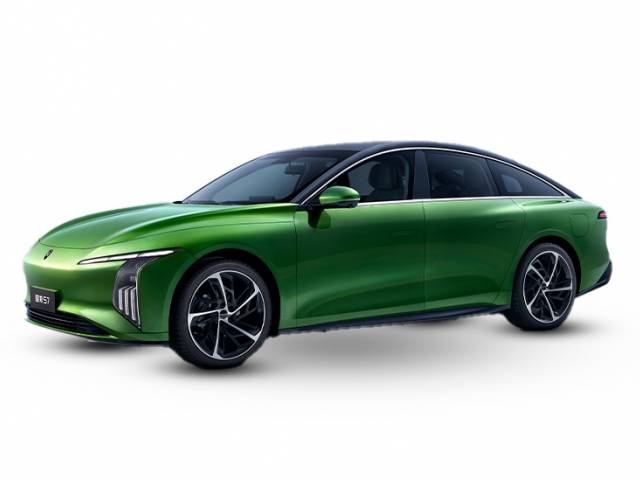 Forthing S7 Luxury sed&aacute;n el&eacute;ctrico verde, vista frontal