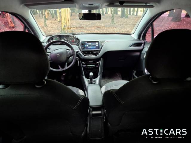Peougeot 208 Like ¡En excelente estado!  Motor 1.200cc , Año 2016, Unico dueño, Servicios oficiales, 98.000 km.  U$D12.000